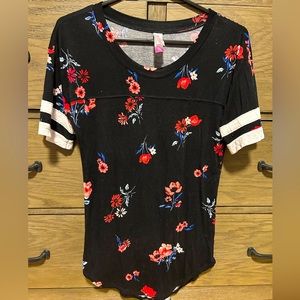 Soft short sleeved floral top - S/M
